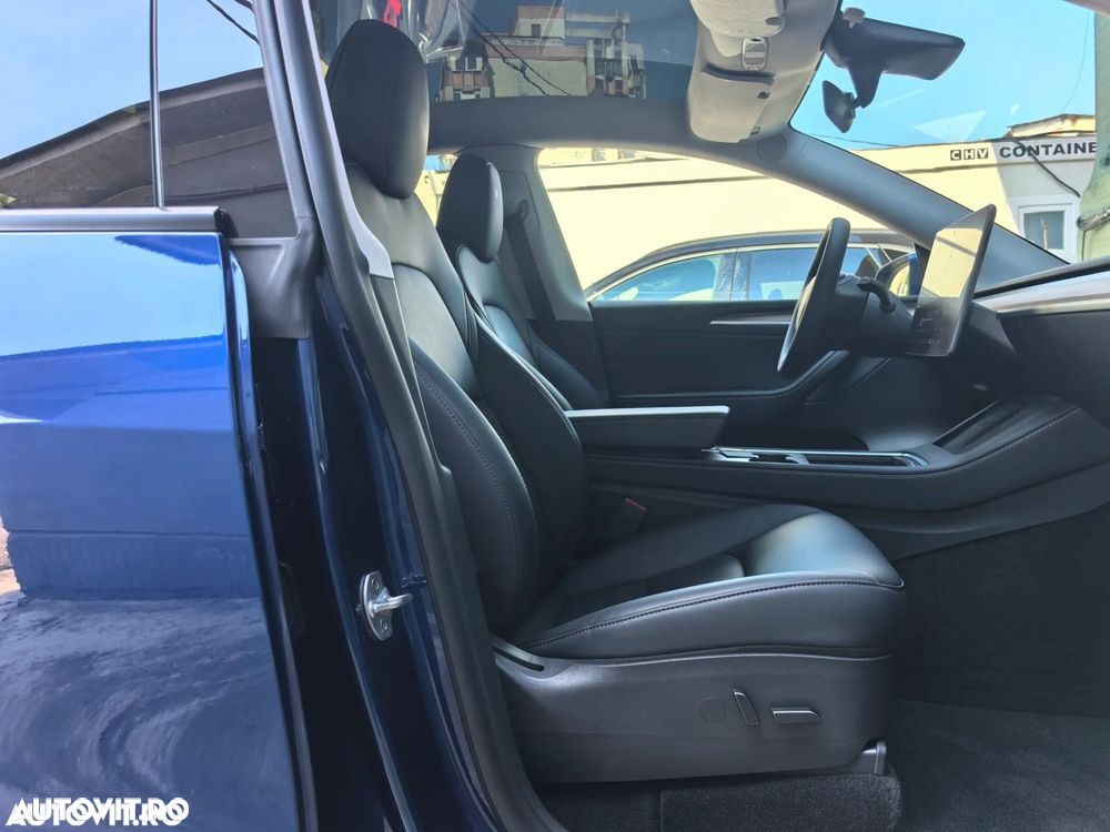 Tesla Model Y Long Range AWD Premium - 13