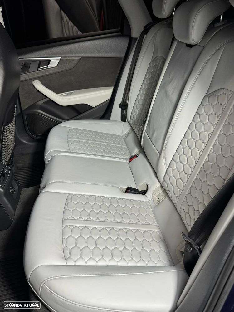 Audi RS4 S tronic - 16