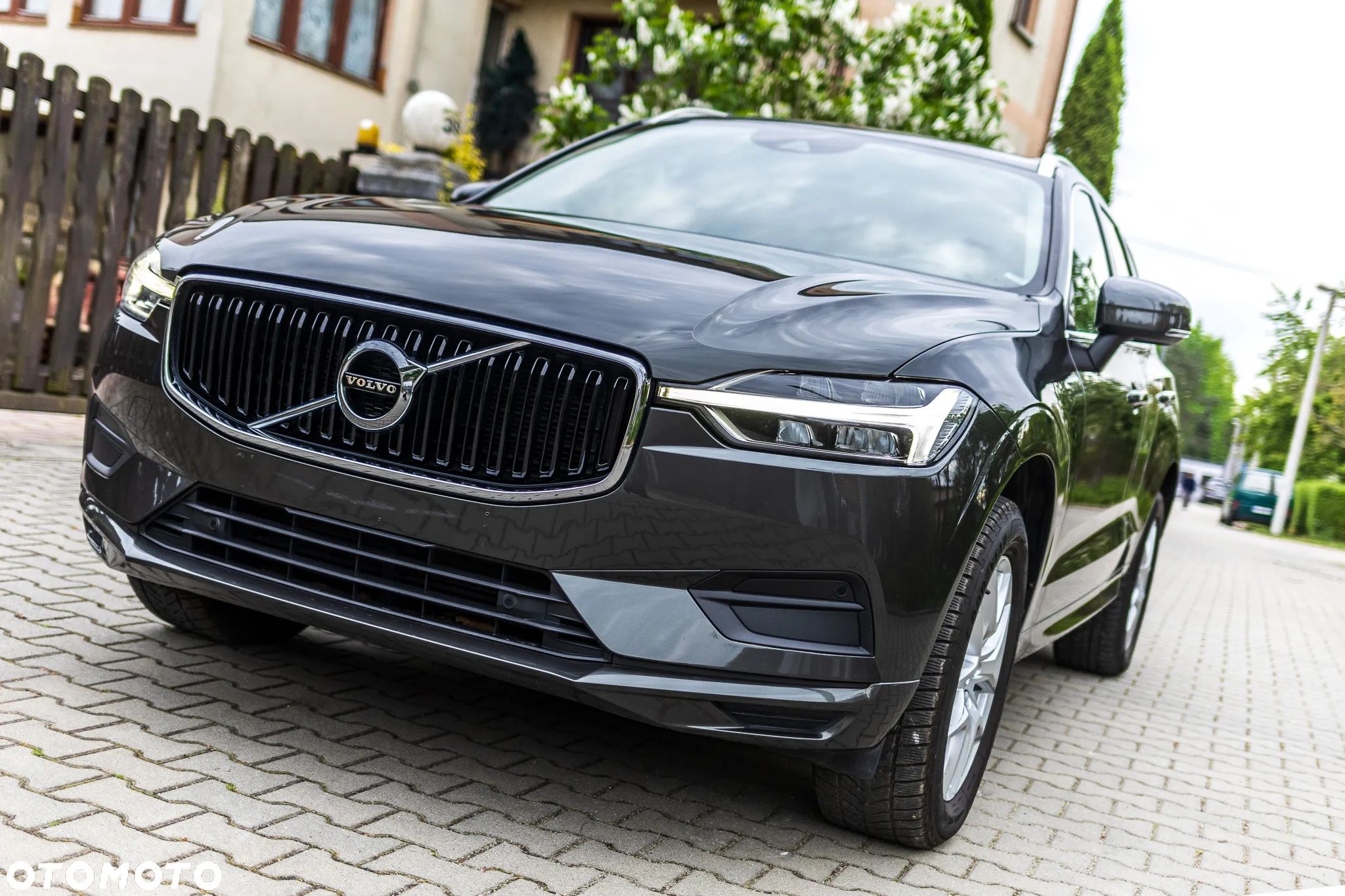 Volvo XC 60 D3 Momentum Pro - 1