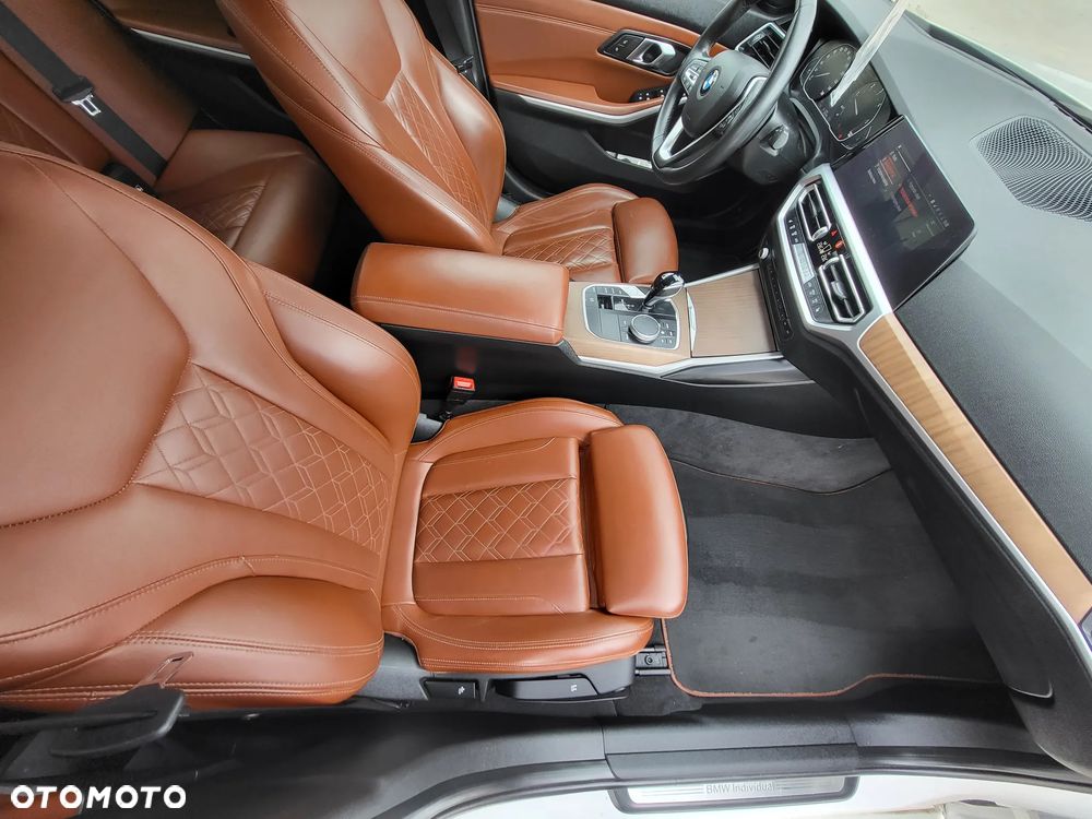 BMW Seria 3 318d Sport Line - 31