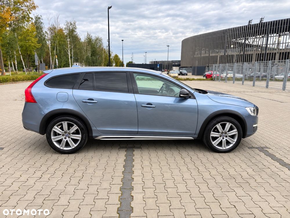 Volvo V60 Cross Country - 8