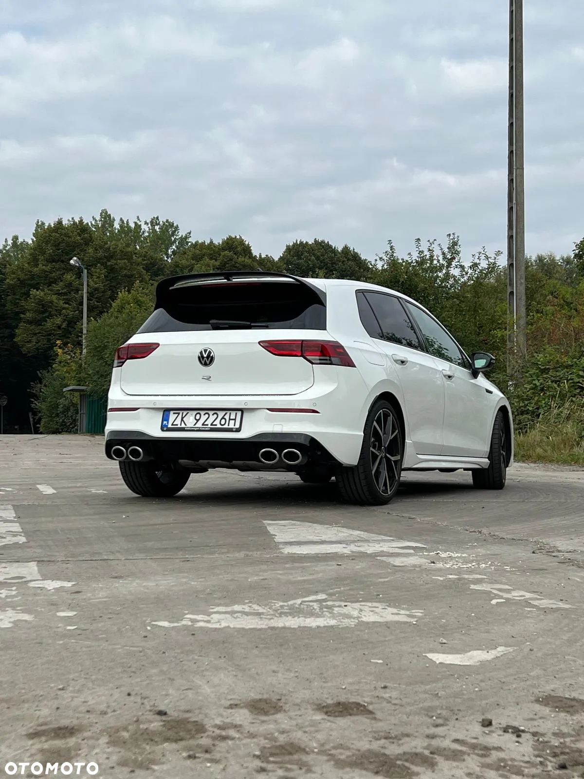 Volkswagen Golf VIII 2.0 TSI 4Motion R DSG - 2