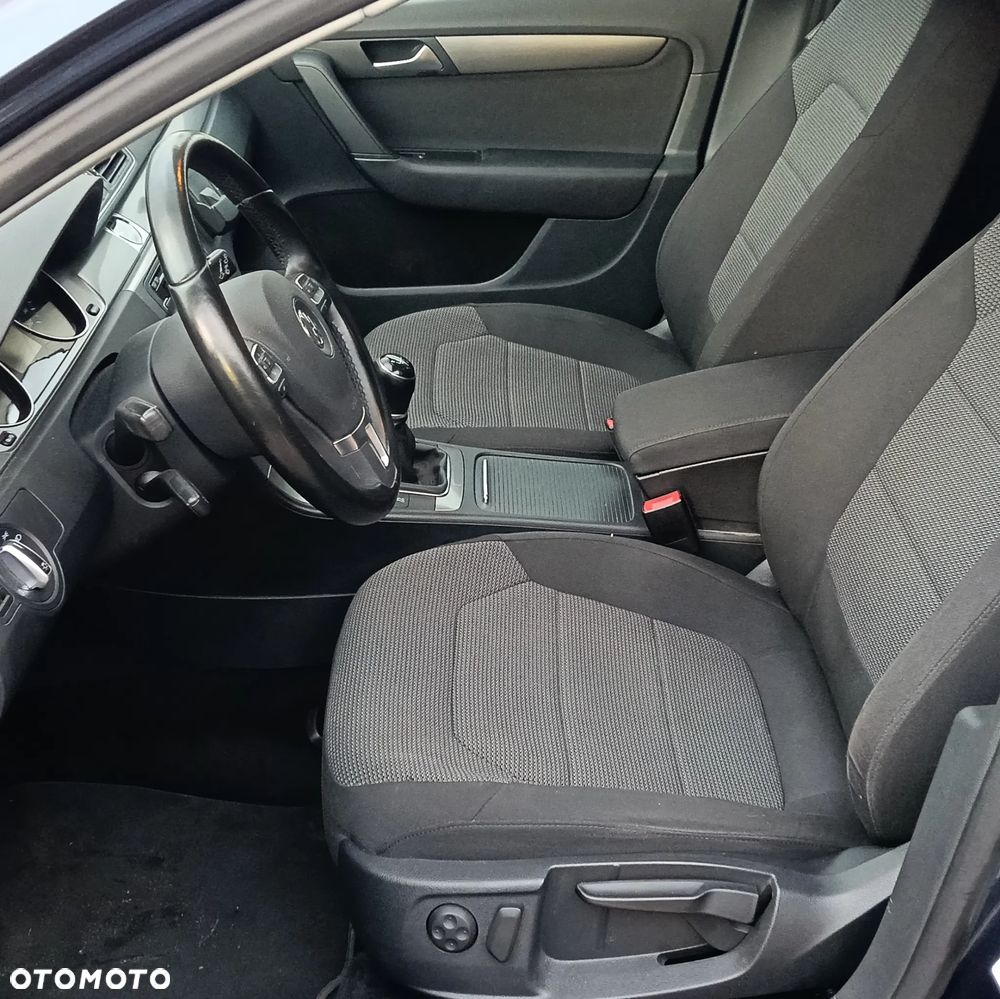 Volkswagen Passat 2.0 TDI Comfortline - 11