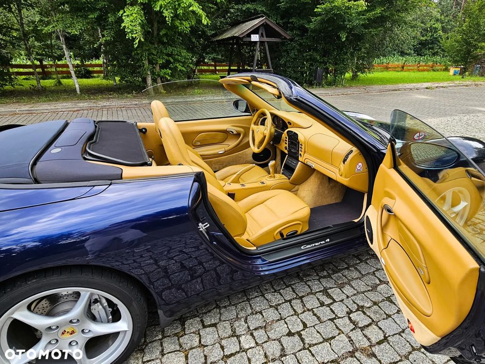Porsche 911 Carrera 4 - 19