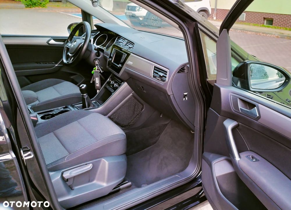 Volkswagen Touran - 19