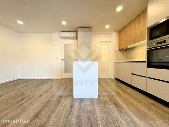 Apartamento T2 Renovado no Centro de São João da Madeira - Grande imagem: 4/19