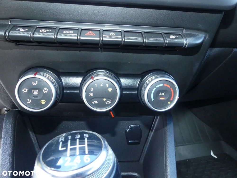 Dacia Duster 1.6 SCe Laureate S&S - 10