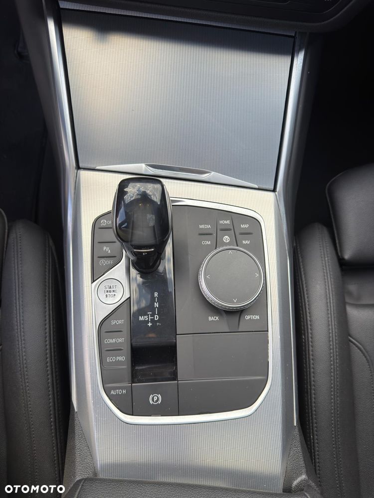 BMW Seria 3 330i xDrive Sport Line - 31
