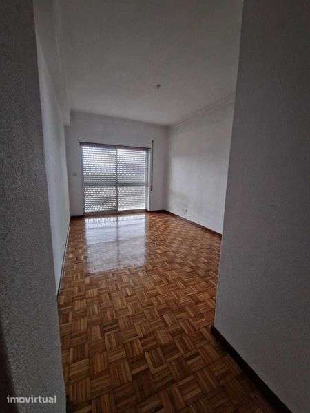 Vende-se Apartamento T2 em Seia - Grande imagem: 5/11