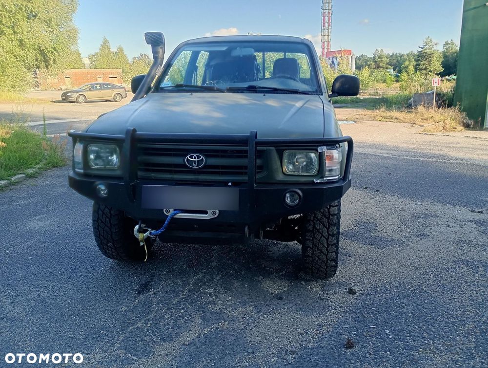 Toyota Hilux 4WD DLX - 12