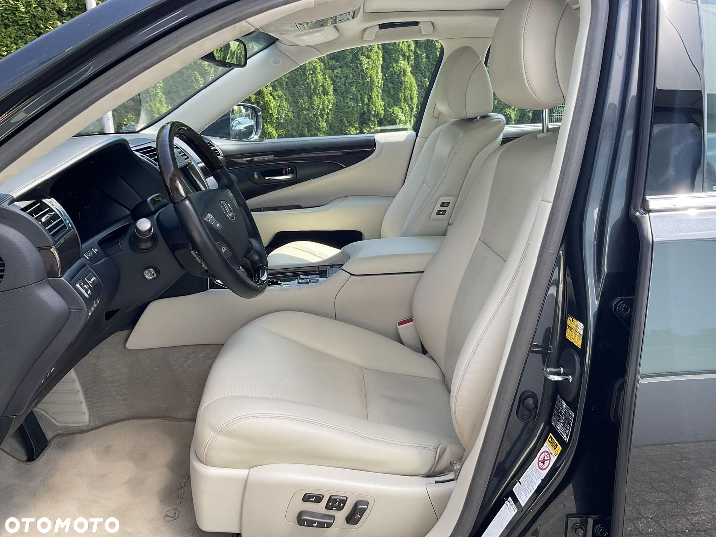Lexus LS 600h Superior - 10