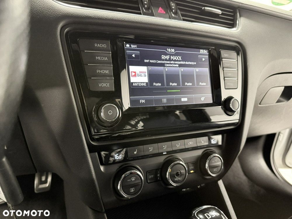 Skoda Octavia 2.0 TDI RS Challenge DSG - 32