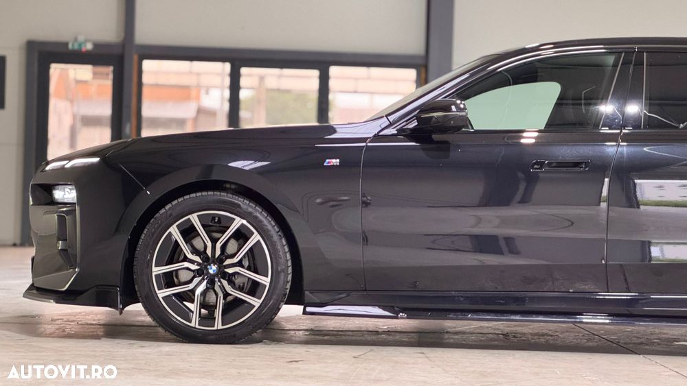BMW Seria 7 740d xDrive MHEV - 30