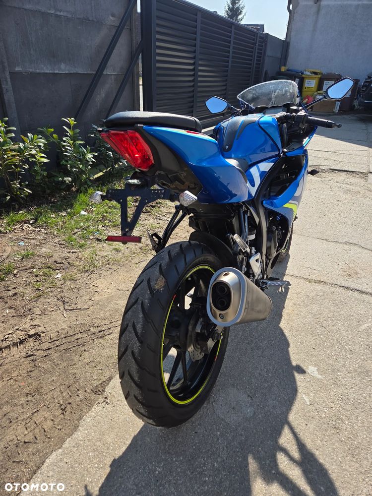 Suzuki GSX-R - 6
