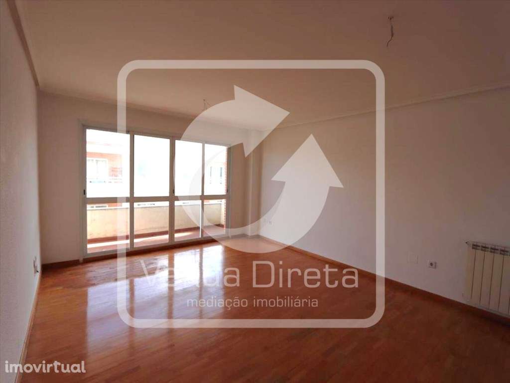 Apartamento T3 | 137 m² | Varanda | Arrecadação | Estacionamento | ... - Grande imagem: 4/23