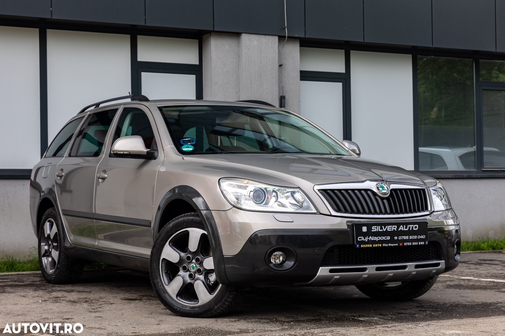 Skoda Octavia Combi 2.0 TDI DPF 4x4 DSG Scout - 17