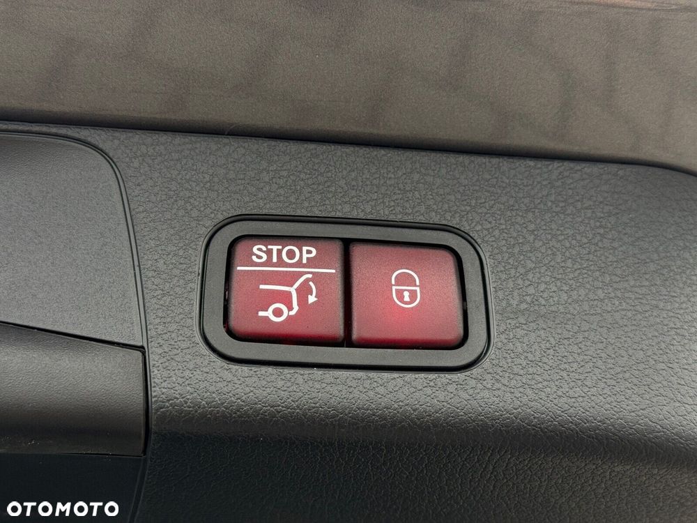 Mercedes-Benz GLB 200 Progressive 7G-DCT - 31