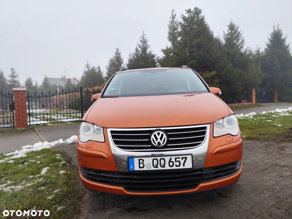 Volkswagen Touran 2.0 TDI Trendline DSG - 10