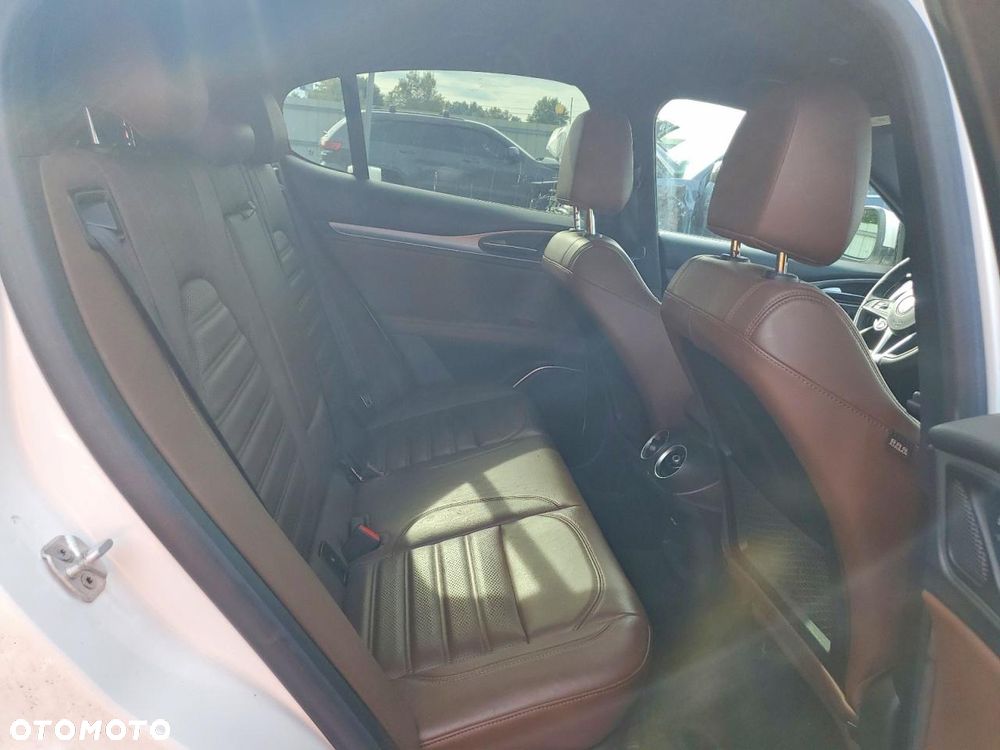 Alfa Romeo Stelvio - 10