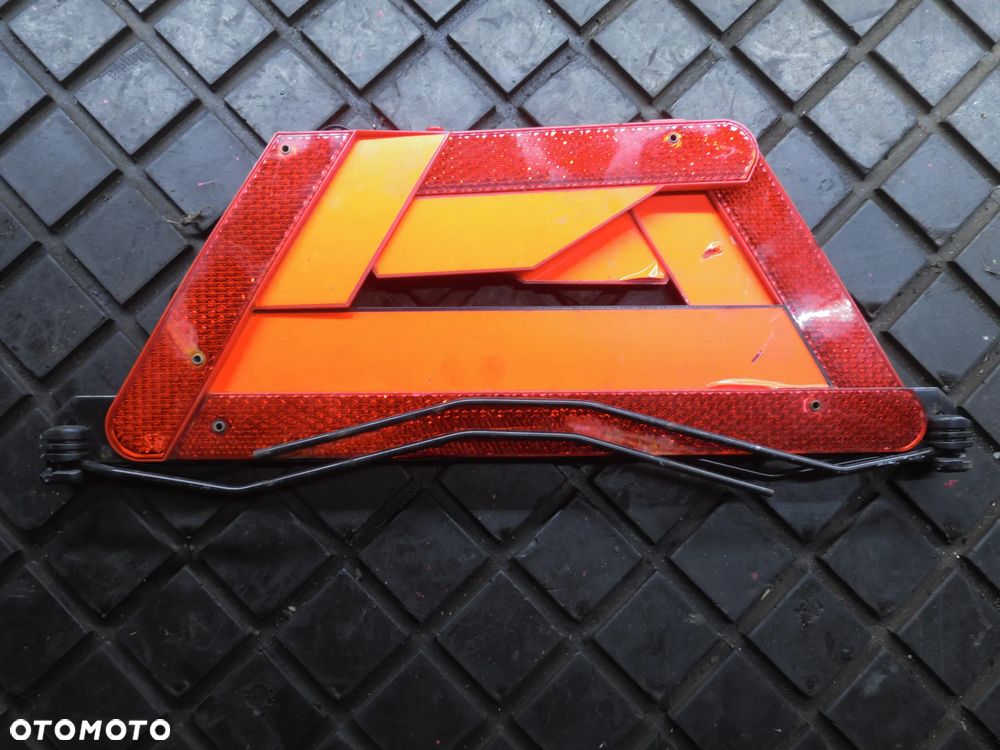 Audi A4 trojkat ostrzegawczy 8D5860251 VW PASSAT B5 - 1