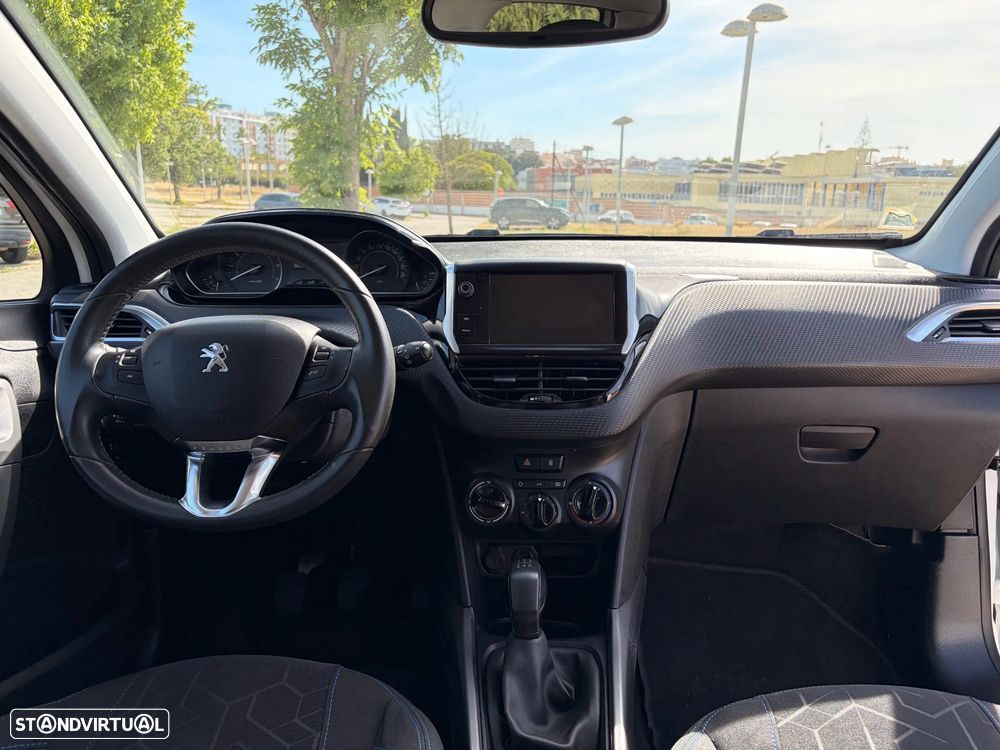 Peugeot 2008 1.2 PureTech Allure - 5
