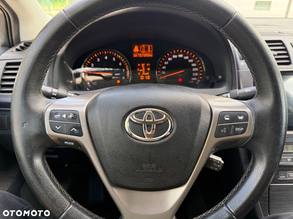 Toyota Avensis 2.0 Executive - 11