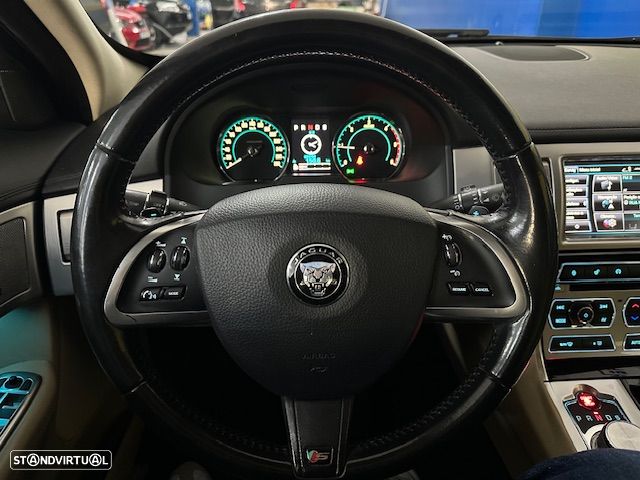 Jaguar XF 3.0 D V6 S Portfolio - 16