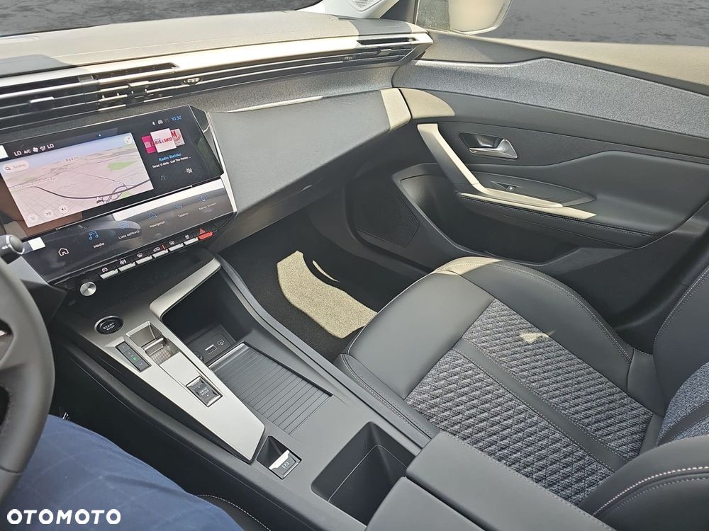 Peugeot 408 - 17