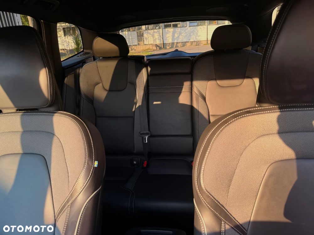 Volvo XC 60 B5 D AWD R-Design - 23