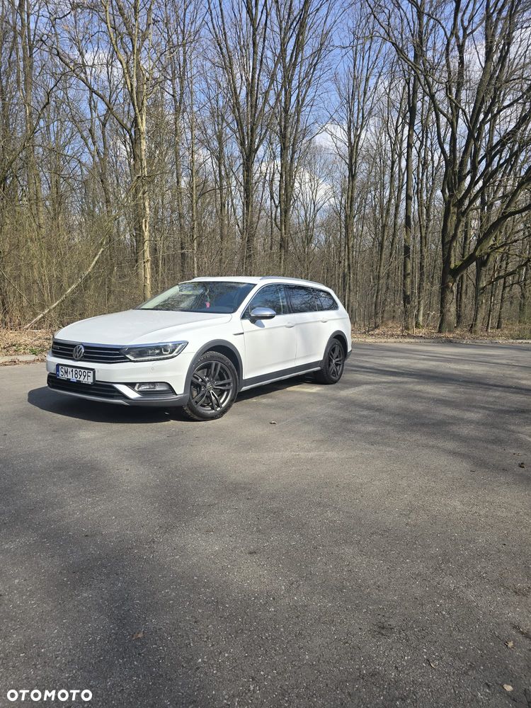 Volkswagen Passat - 1