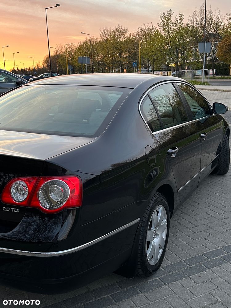 Volkswagen Passat 2.0 TDI Comfortline - 23