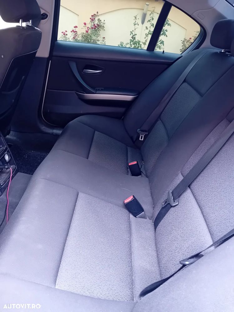 BMW Seria 3 320i Touring - 8