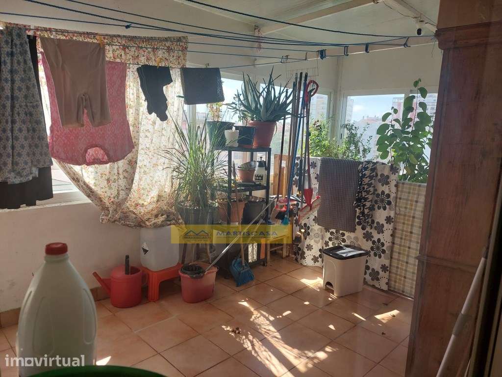 T2 renovado com terraço coberto - Tapada das Mercês - Grande imagem: 4/25