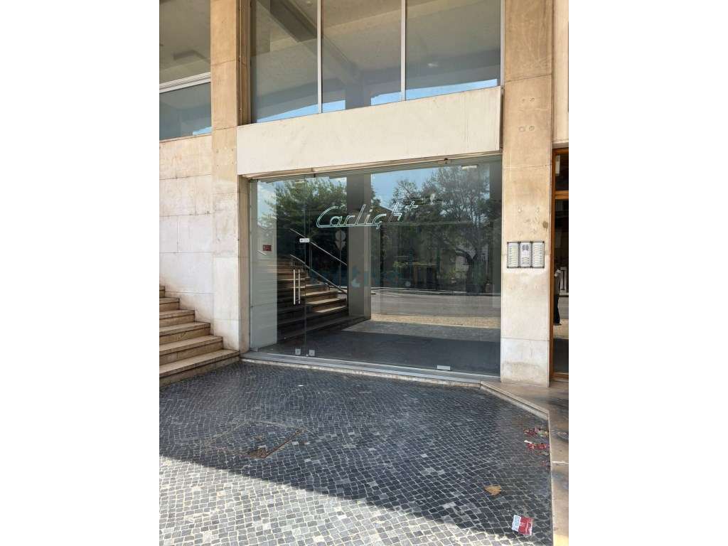 Arrendamento de Espaço Comercial na Rua General Humberto Delgado em... - Grande imagem: 2/10