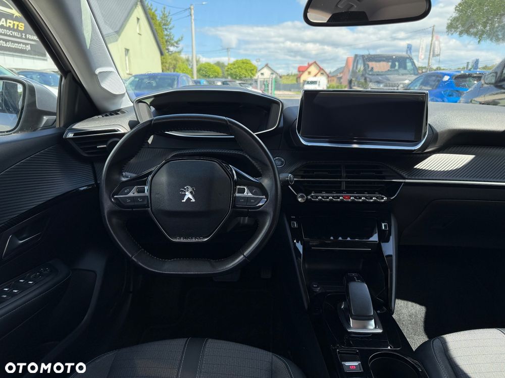 Peugeot 208 - 10