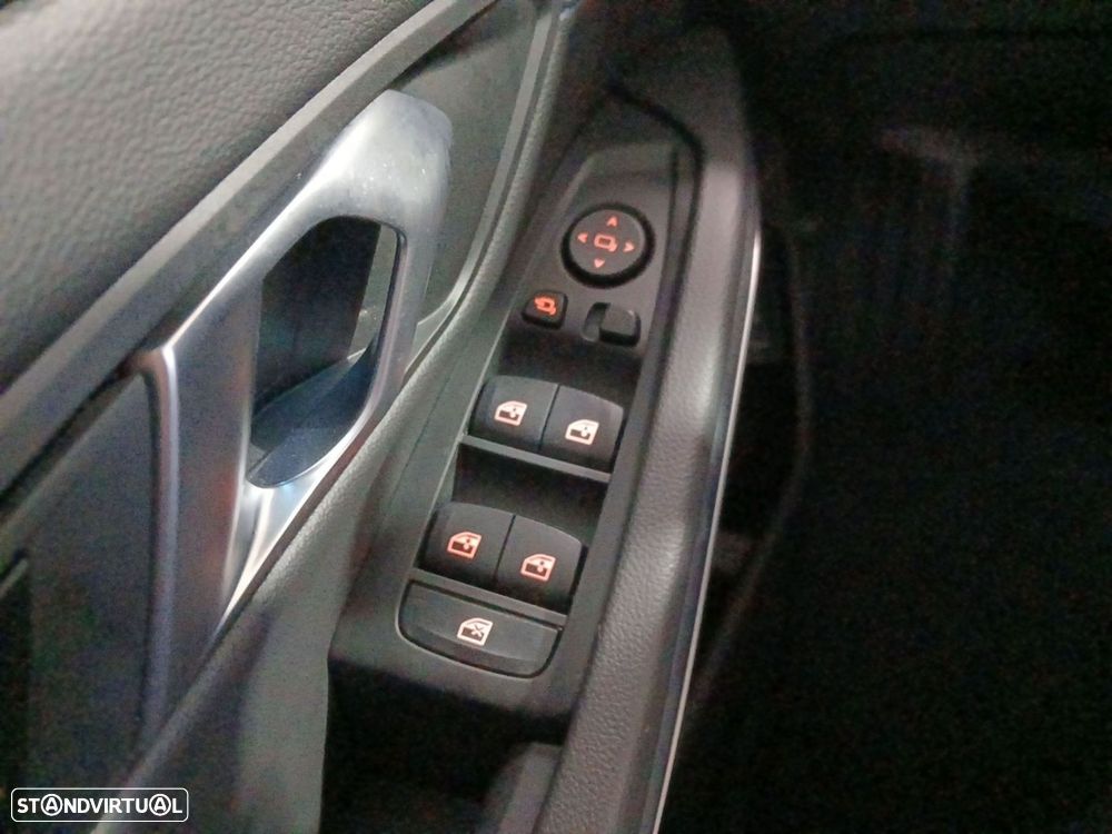 BMW 320 d Pack Desportivo M Auto - 22