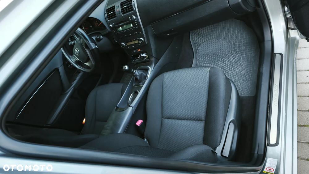 Toyota Avensis - 11