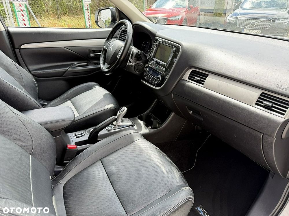 Mitsubishi Outlander - 10