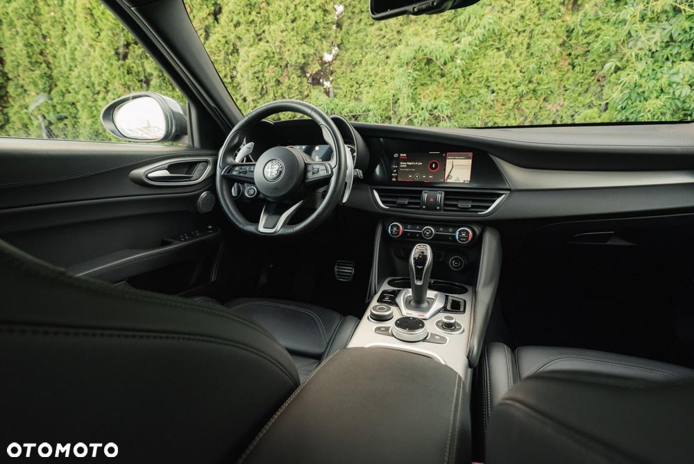Alfa Romeo Giulia - 17