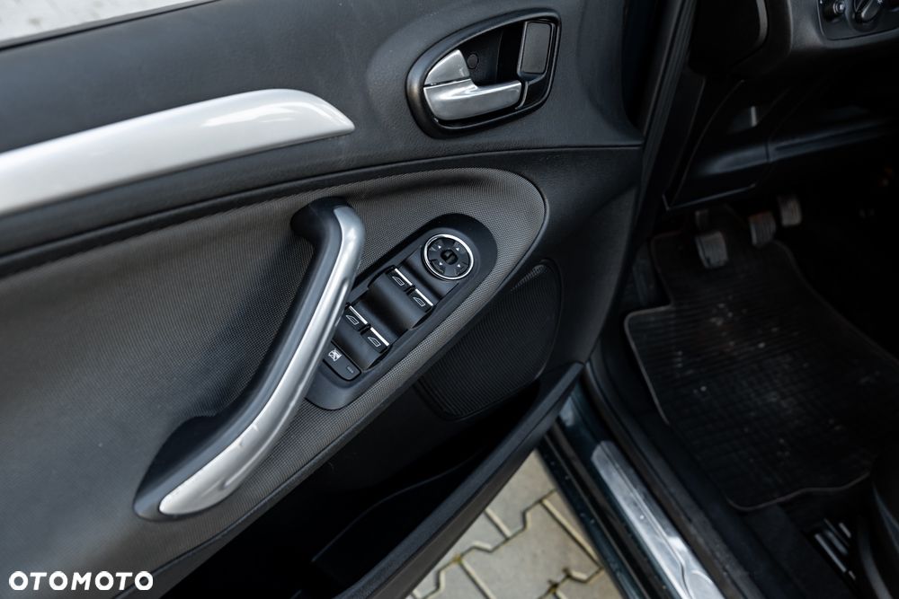 Ford Galaxy 2.0 Ambiente - 18