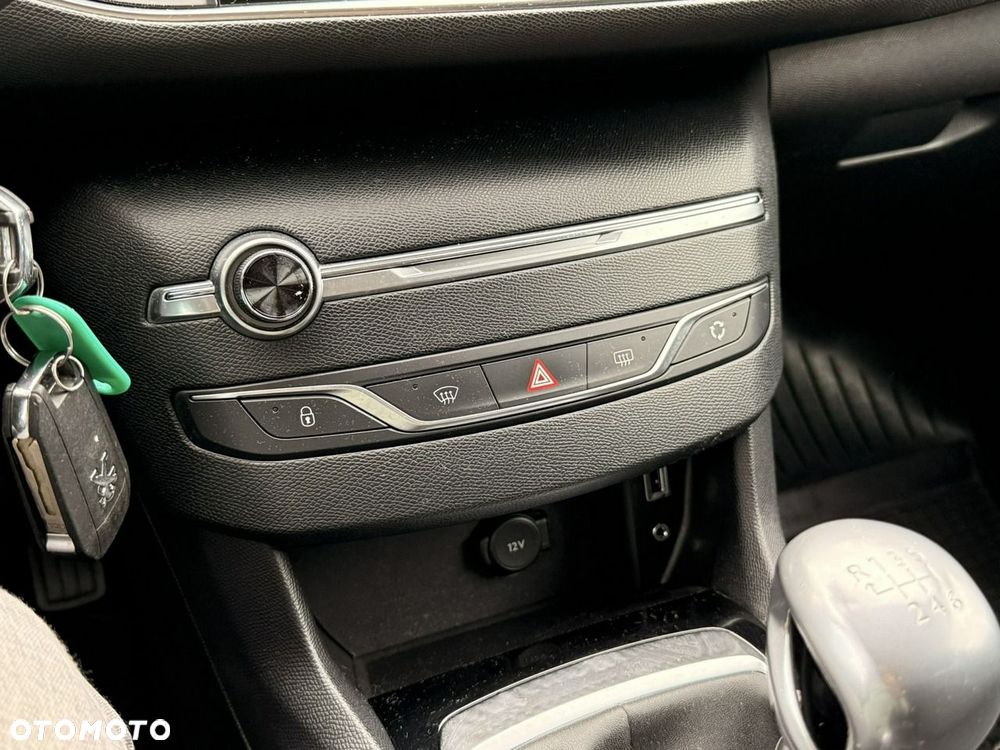 Peugeot 308 - 25