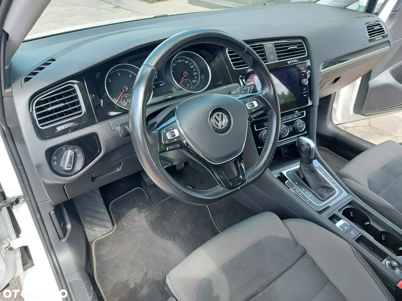 Volkswagen Golf - 10