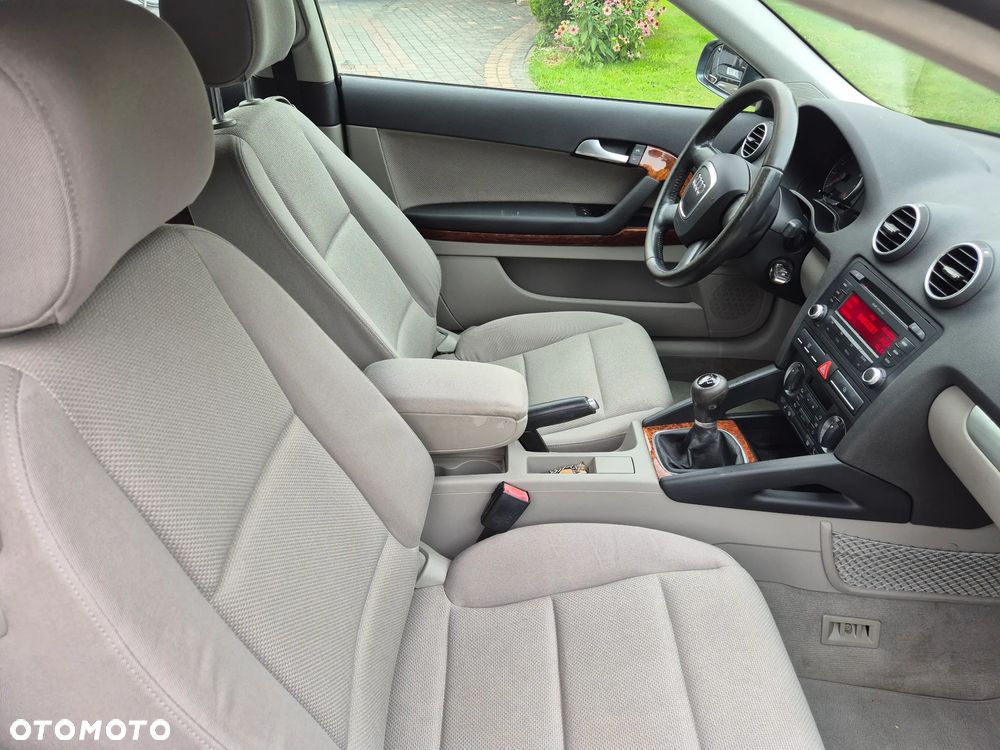 Audi A3 3-drzwiowe 1.6 Attraction - 26