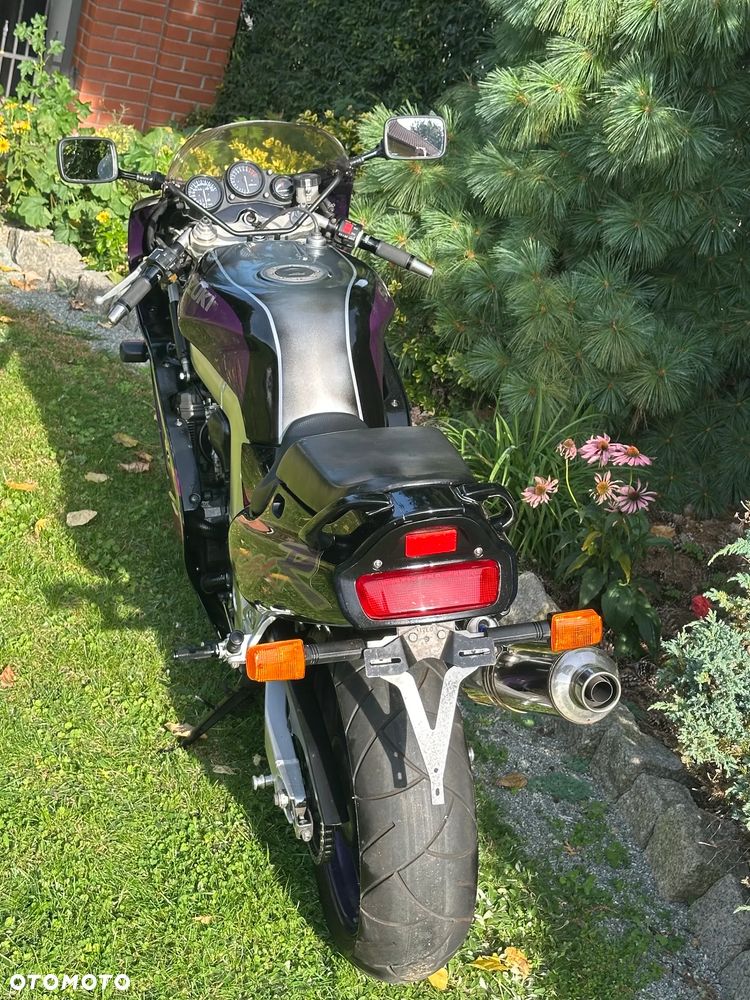 Suzuki GSX-R - 16