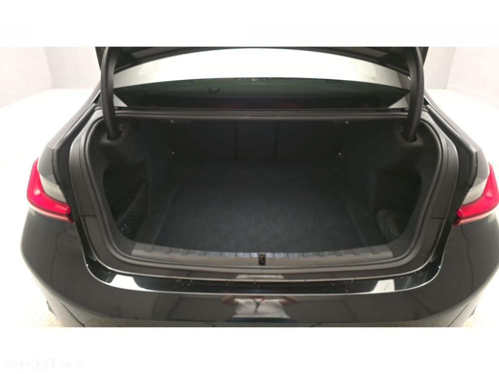BMW Seria 3 320d xDrive mHEV M Sport - 24