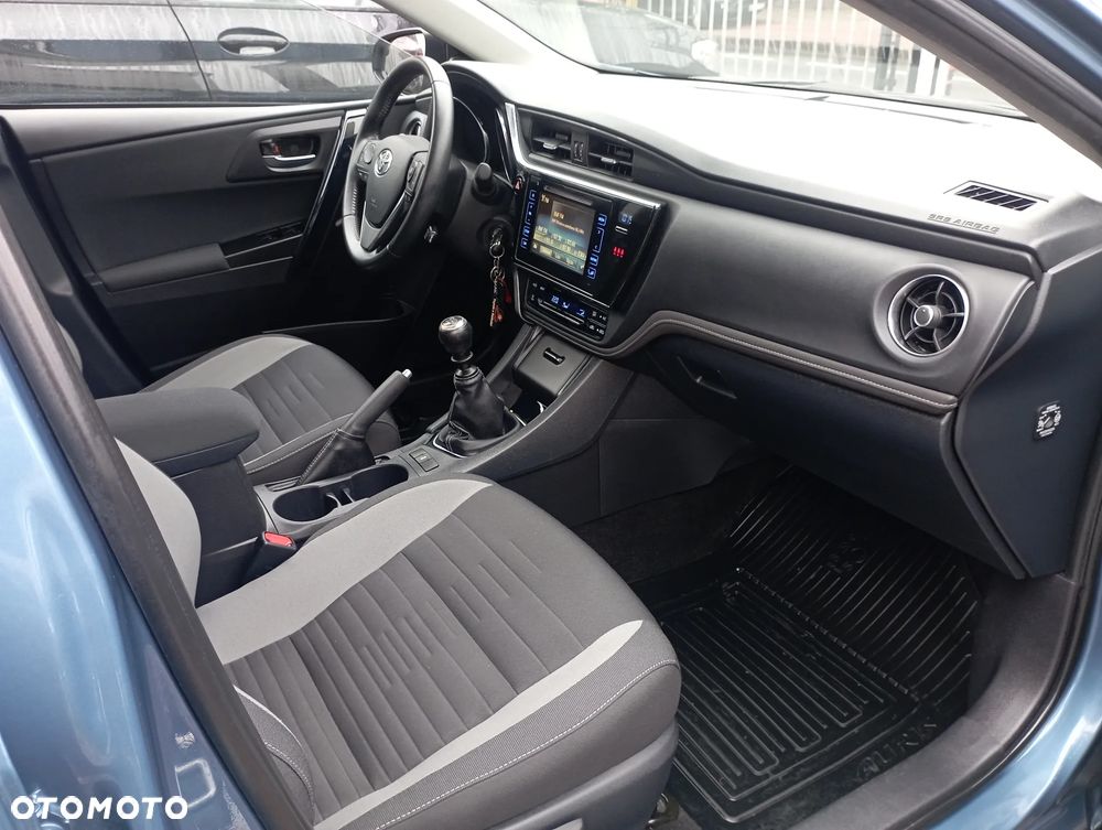 Toyota Auris 1.6 Premium - 9