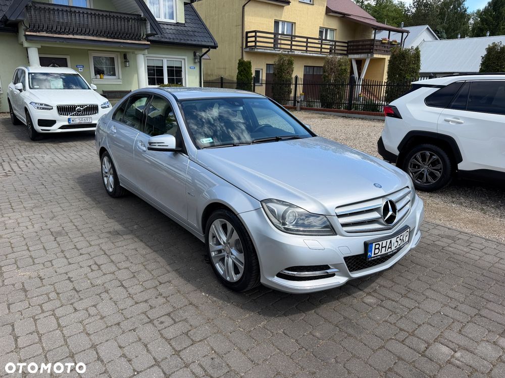 Mercedes-Benz Klasa C 180 CGI BlueEff Avantgarde - 28