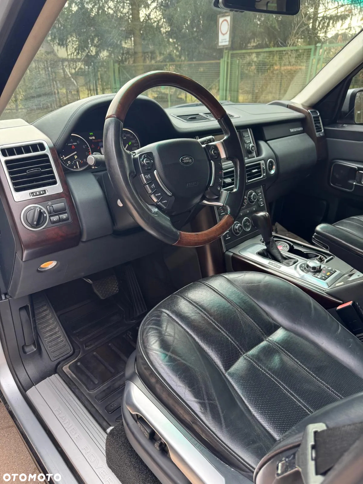 Land Rover Range Rover - 12