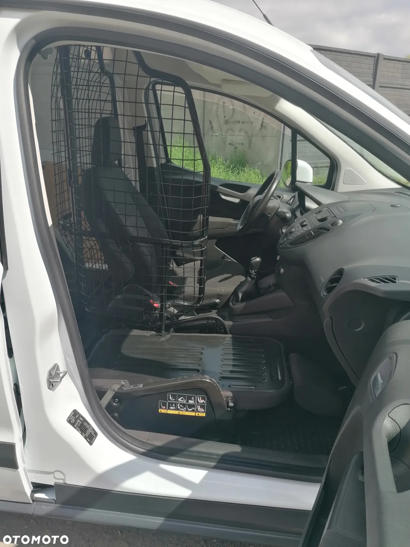 Ford Transit Courier - 21