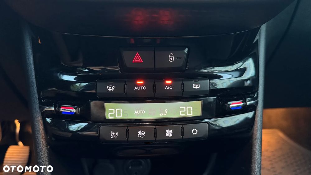 Peugeot 208 1.2 PureTech Allure S&S - 15